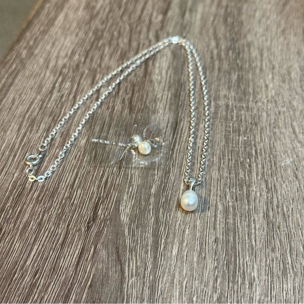 Elegant Silver Freshwater Pearl Necklace and Earring Set